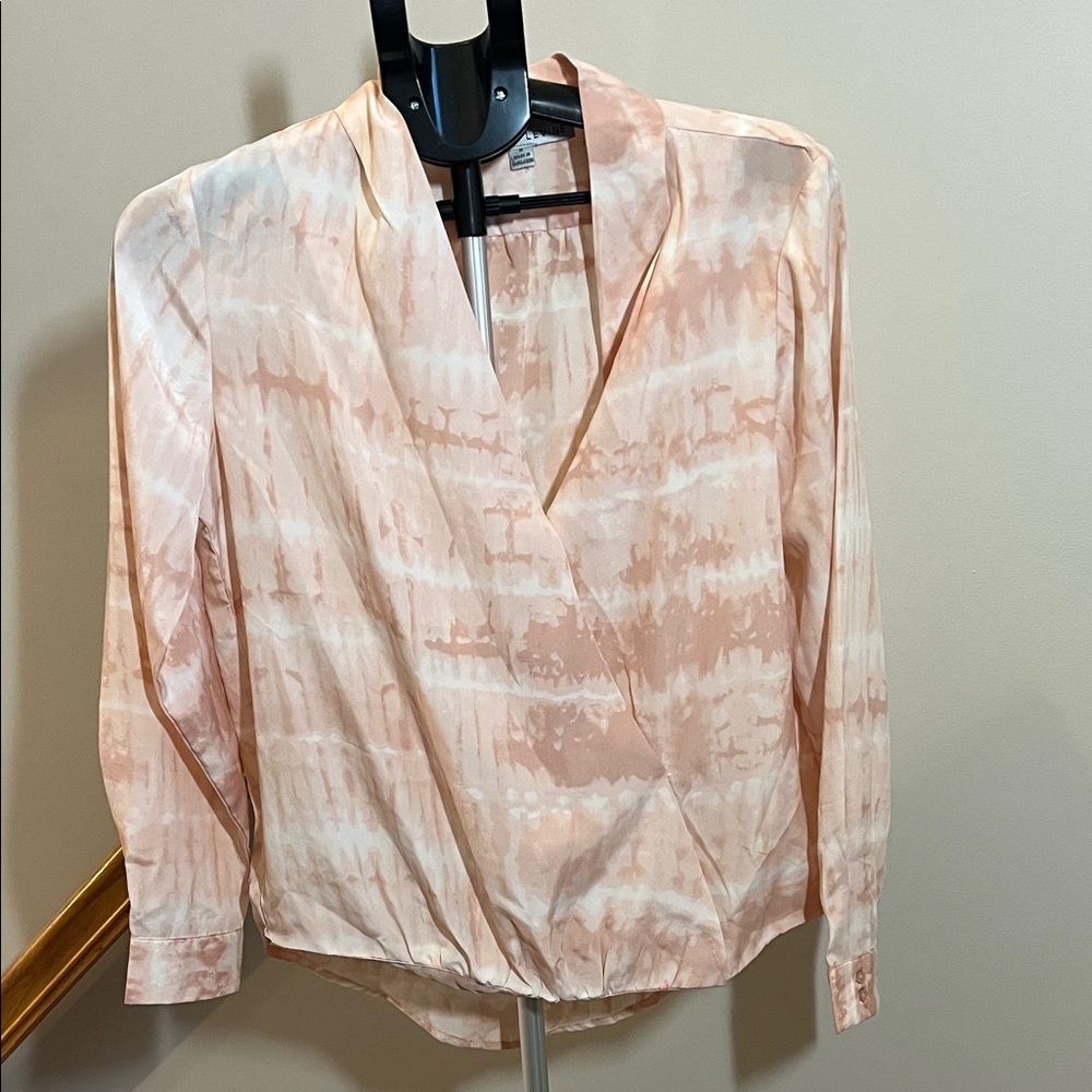 Larry Levine Soft Peach Patterned Blouse - Size Medium